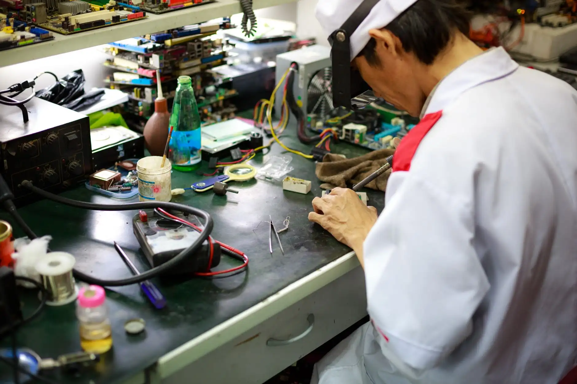 北京地区餐饮企业工装定制方案：服务员服与保洁服的统一形象设计