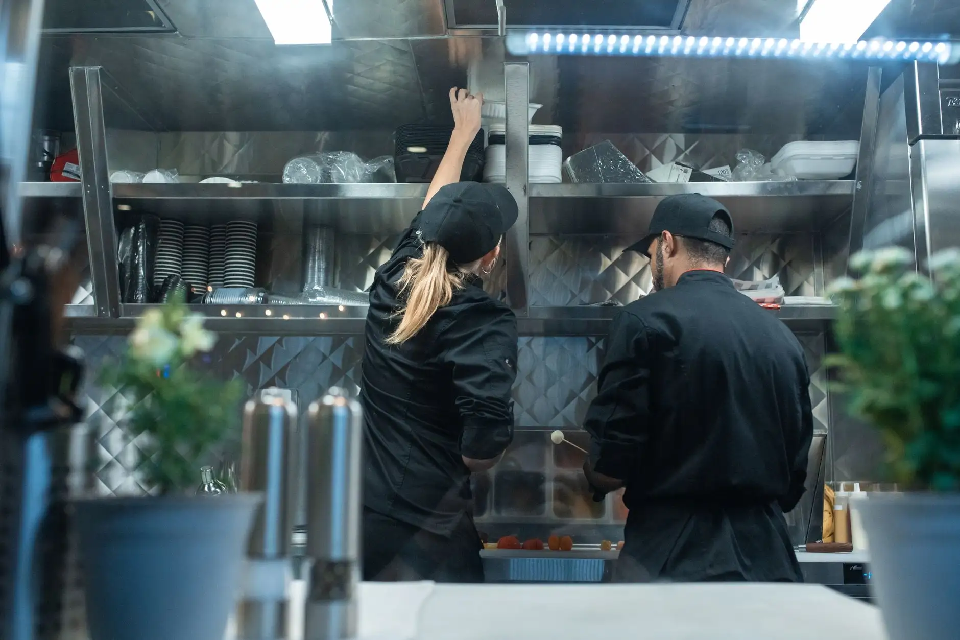 北京职业装定制指南：餐饮企业工装与厨师服选购要点正文配图 1