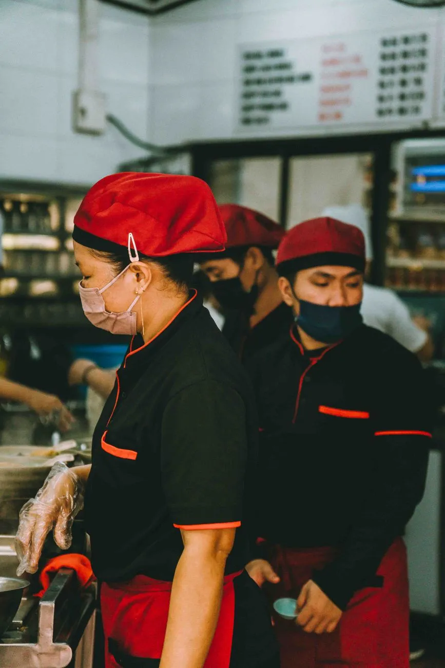 北京企业工装采购指南：厨师服与服务员服如何统一团队形象正文配图 2