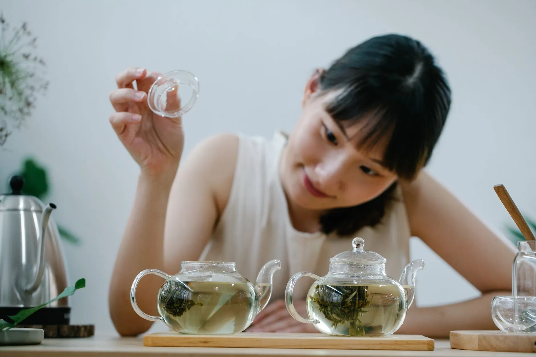 北京企业工装采购指南：如何为餐饮与物业团队挑选合适的厨师服与保安服