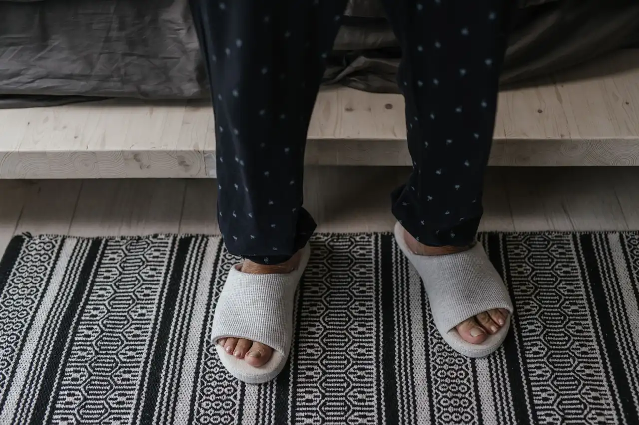 北京企业工装选购指南：厨师服与服务员服面料对比解析