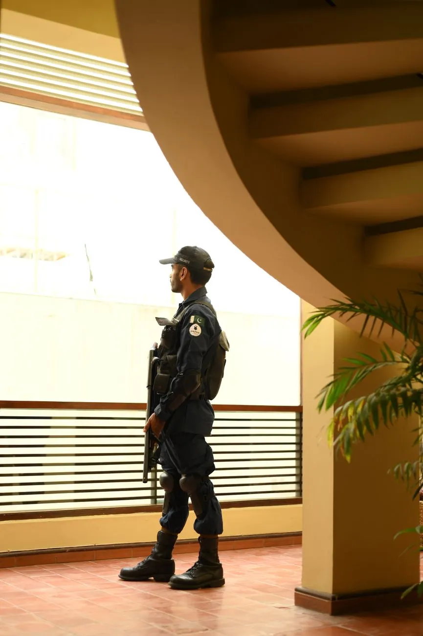 北京物业公司保安服与保洁服统一换装案例分析:团队形象提升的实践路径正文配图 1