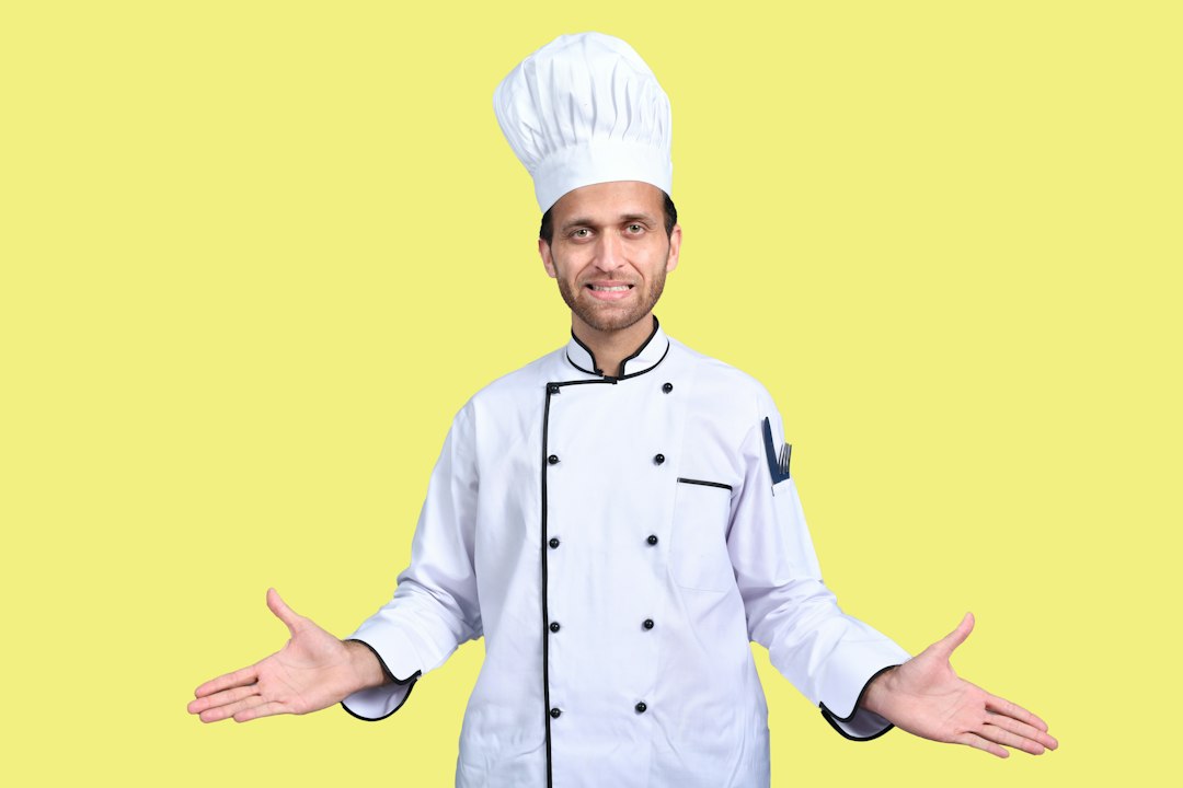 餐饮与物业行业制服配置方案：从厨师服到保安服的功能需求与搭配要点正文配图 2
