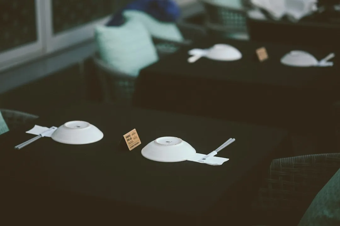企业工装与厨师服定制选购指南：北京餐饮企业如何匹配岗位制服需求